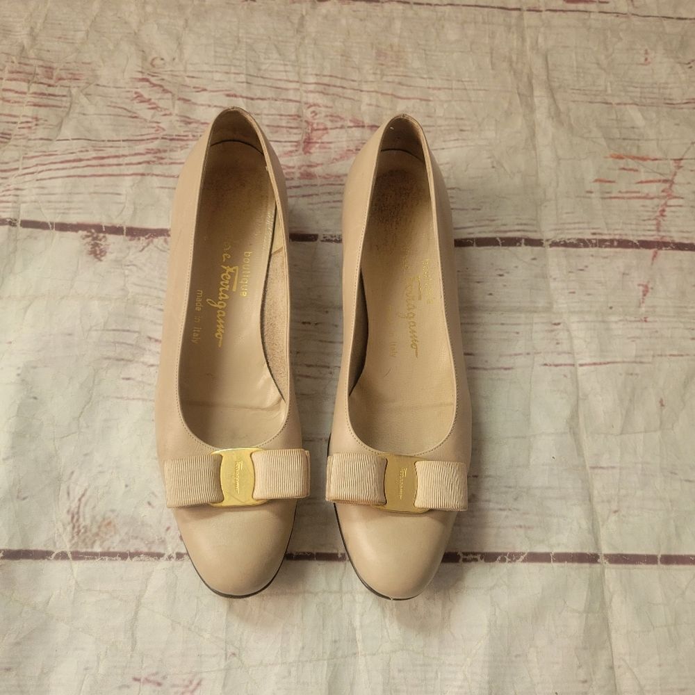 Vintage Salvatore Ferragamo Vara Bow Flats Size 7.5 AAA